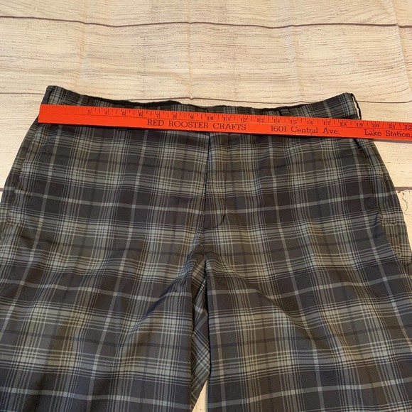 Nike Golf Tour Performance Mens Size 38 Dark Gray Plaid Chino Flat Front Shorts - Picture 2 of 8